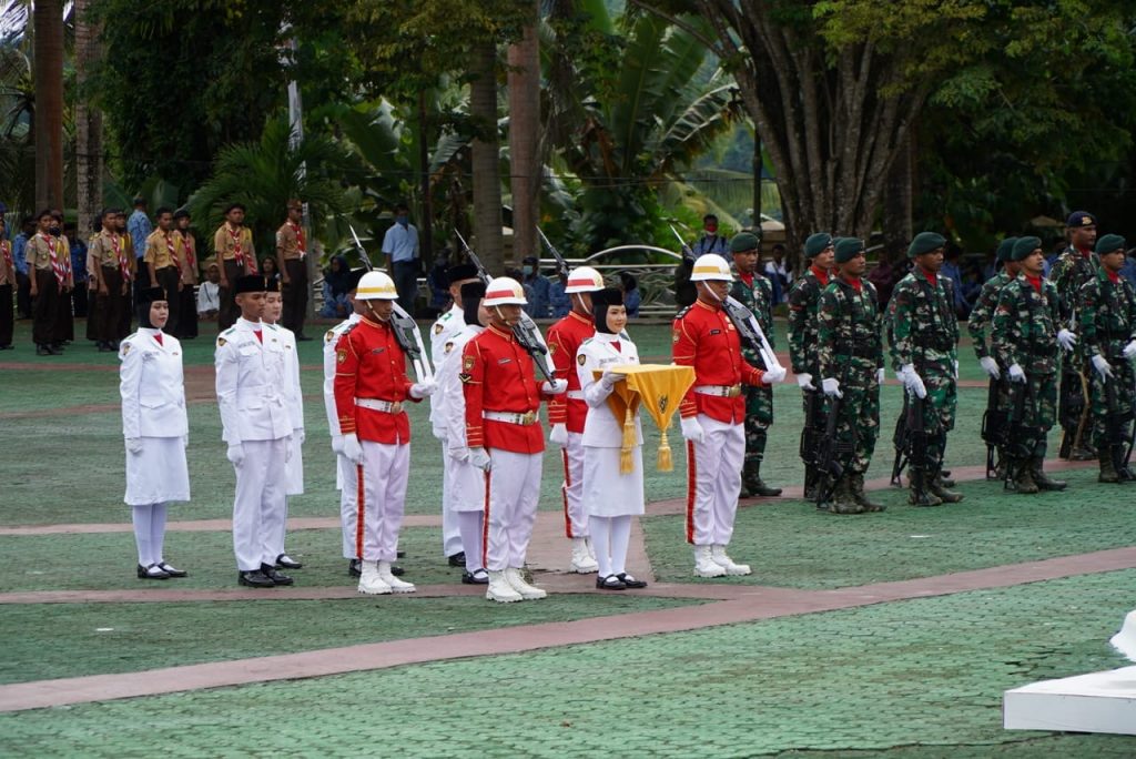 Ini Sosok Zelika Fibrianty Pembawa Baki Bendera Merah Putih Saat ...